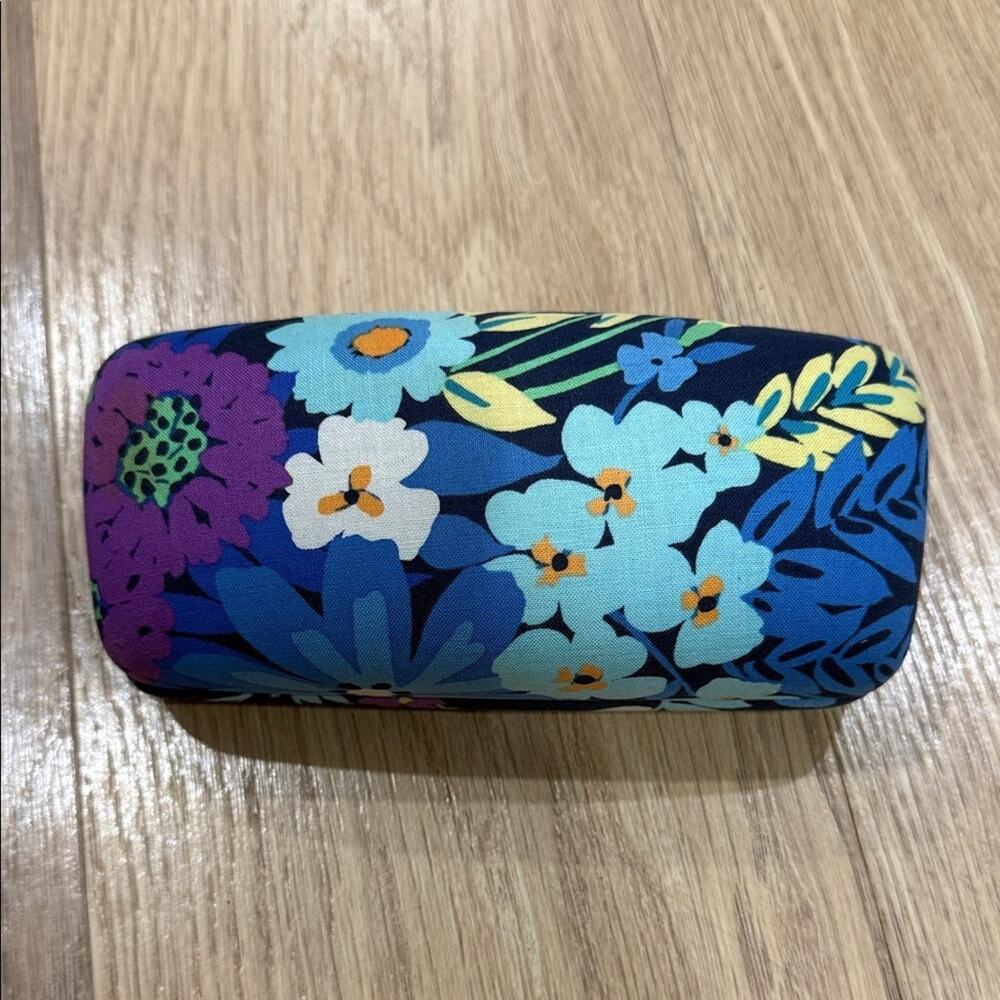 Vera Bradley Hard Clamshell Case in the Retired Mod Floral Blue Pattern